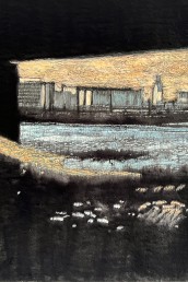 Schilderij van Alexandra Verkerk op fake bont, acrylverf, je ziet een statsgezicht aan de horizon vanaf de andere kant van het water onder een brug